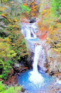 日本の滝百選の一つである七ツ釜の絶景です。